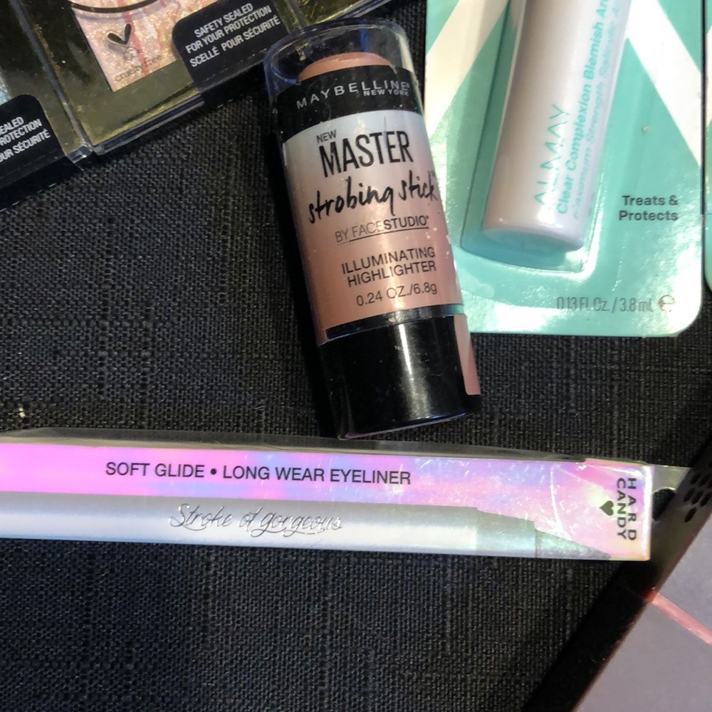 Make Up Bundle - Picture 5 of 6